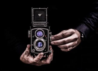 Co się stanie jeśli założy się soczewkę na lewą stronę?