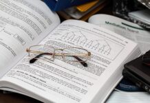 Jak ładować aparaty słuchowe?