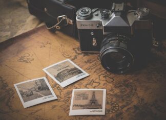 Czym przykleić kamerę do szyby?